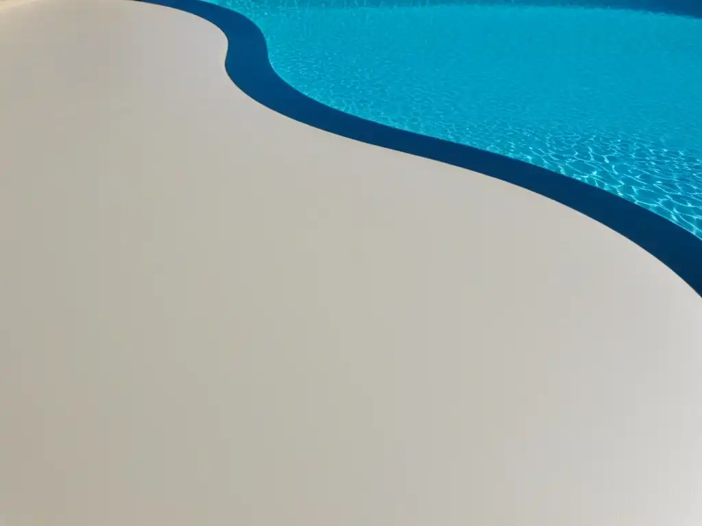 Revestimiento antideslizante para piscinas: seguridad y estilo Un revestimiento antideslizante para piscinas, moderno y texturizado, con un acabado mate que combina seguridad y estilo